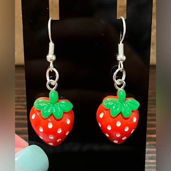 Handmade Strawberry and Silver Tone Fashion Dangle Earrings NEW - Picture 2 of 2